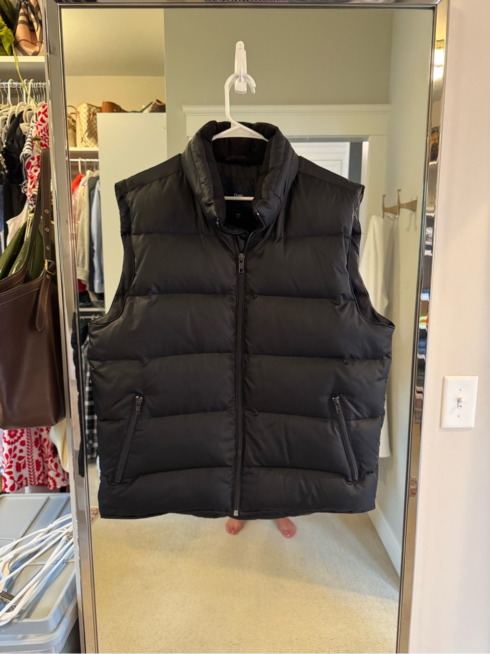 GAP Men's Black Puffer Vest - Quilted Insulated Sleeveless Jacket